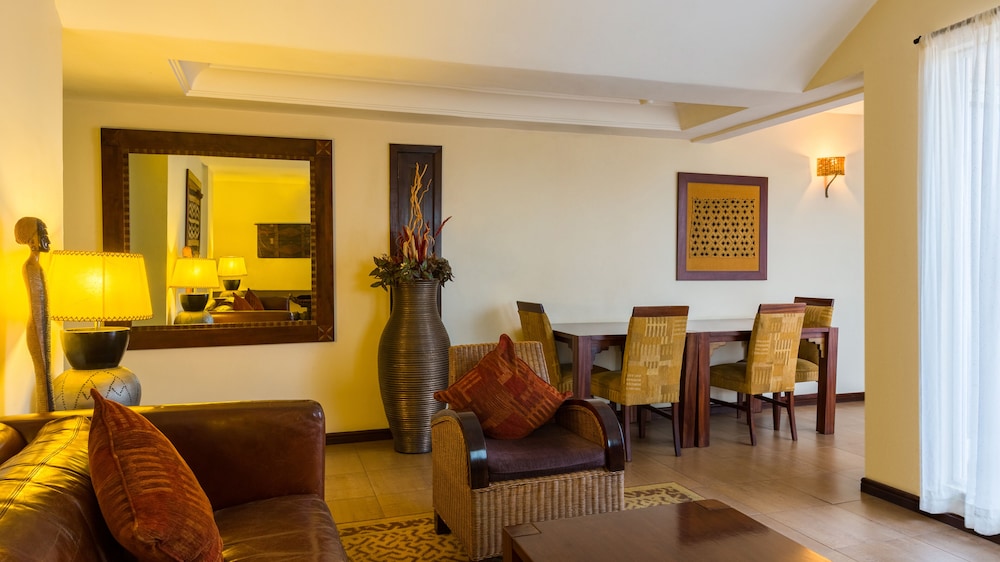 The African Regent Hotel 54/71