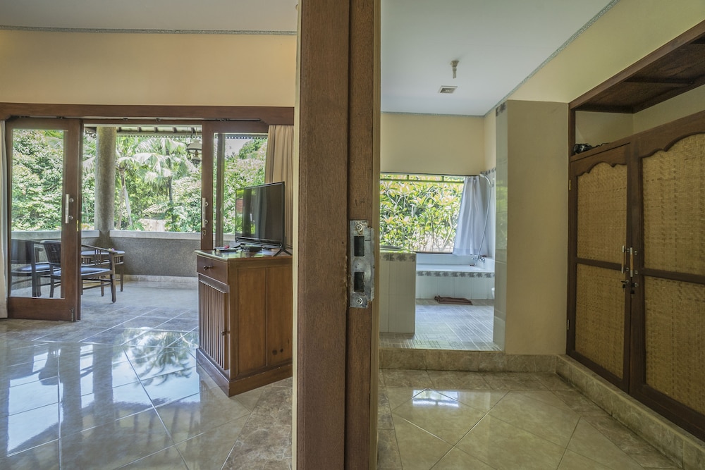Cendana Resort Spa 45/70