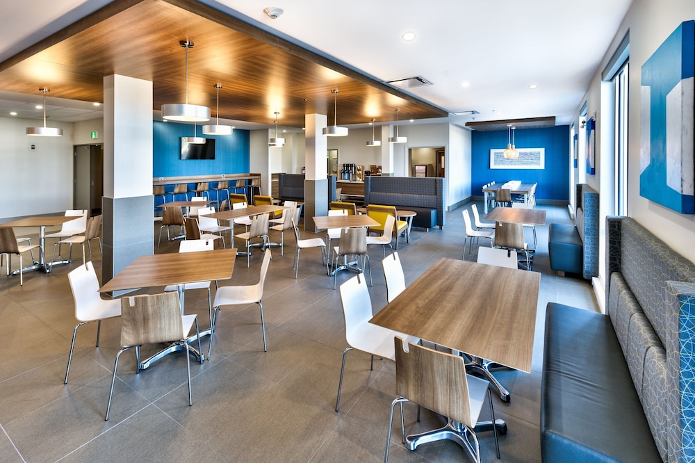 Holiday Inn Express Suites Trois Rivieres Ouest 50/72