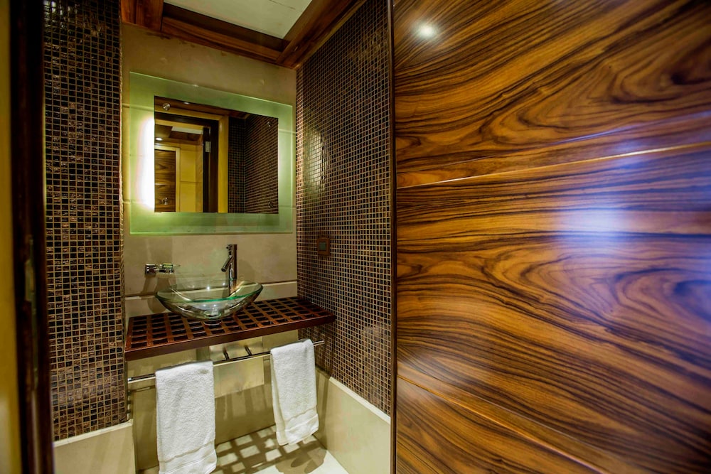 Lahoya Suites 49/50