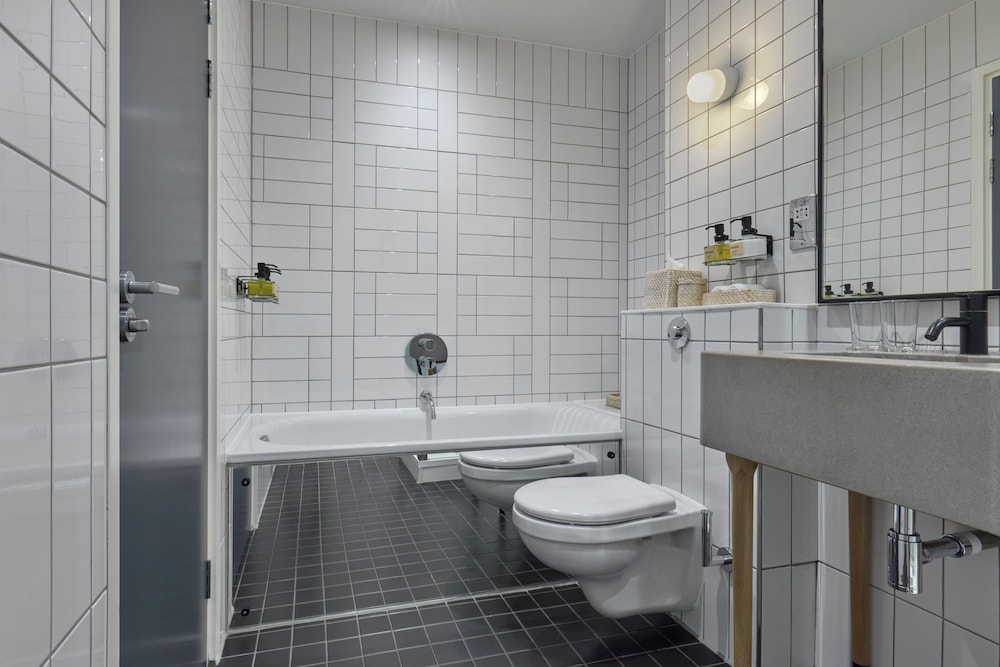 One Hundred Shoreditch 69/72