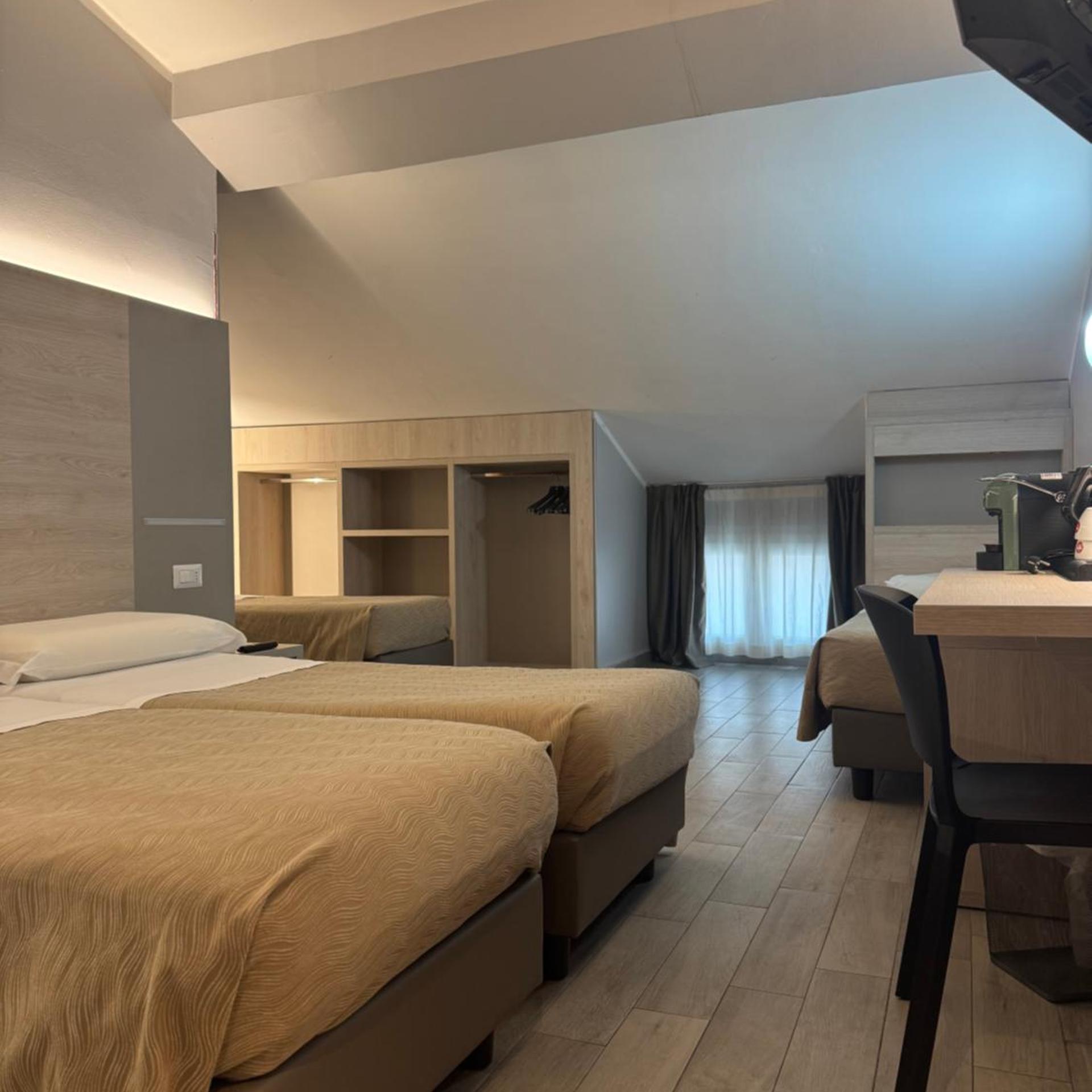 ROOM, QUADRUPLE, ATTIC