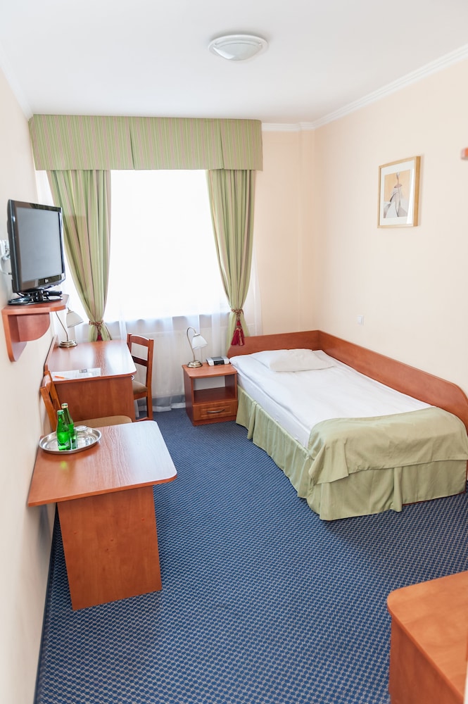 Hit Hotel 23/73