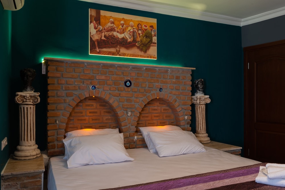Rebetika Hotel 43/67