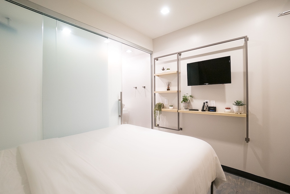 SOVA Micro-Room & Social Hotel 15/50