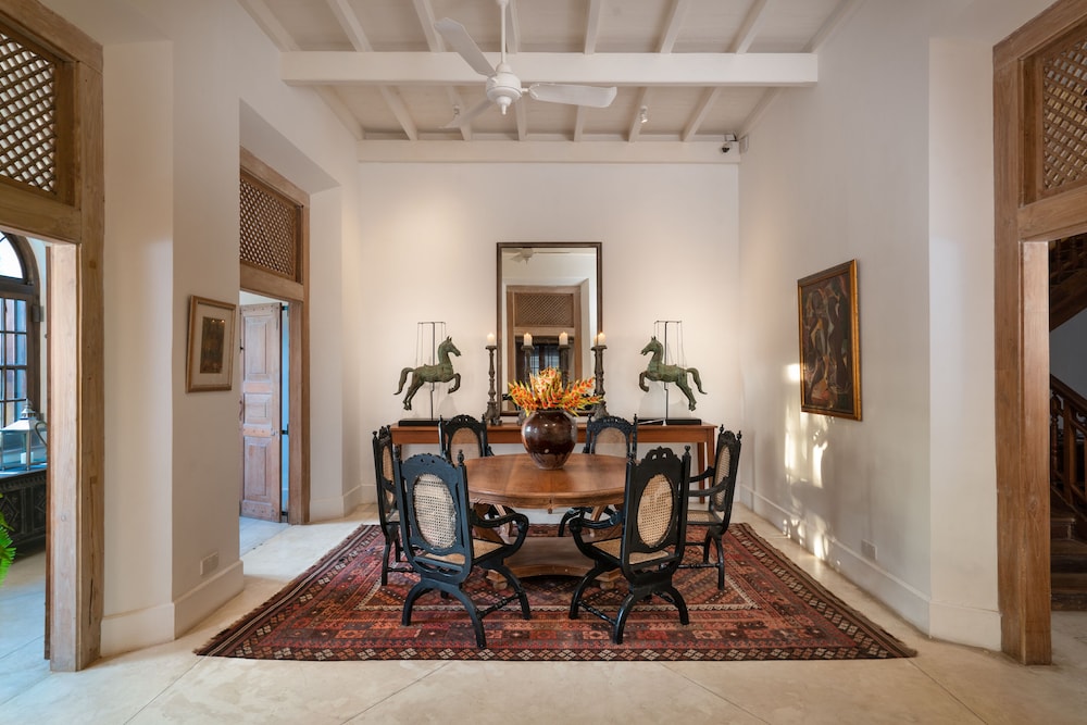 Taru Villas Rampart Street 34/50