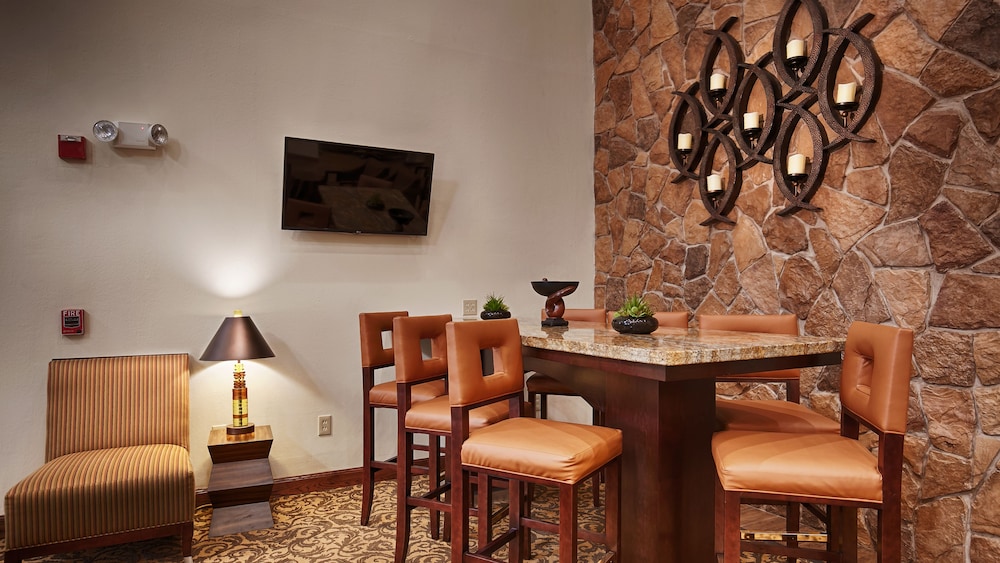 Best Western Plus Hobby Airport Inn and Suites 34/58