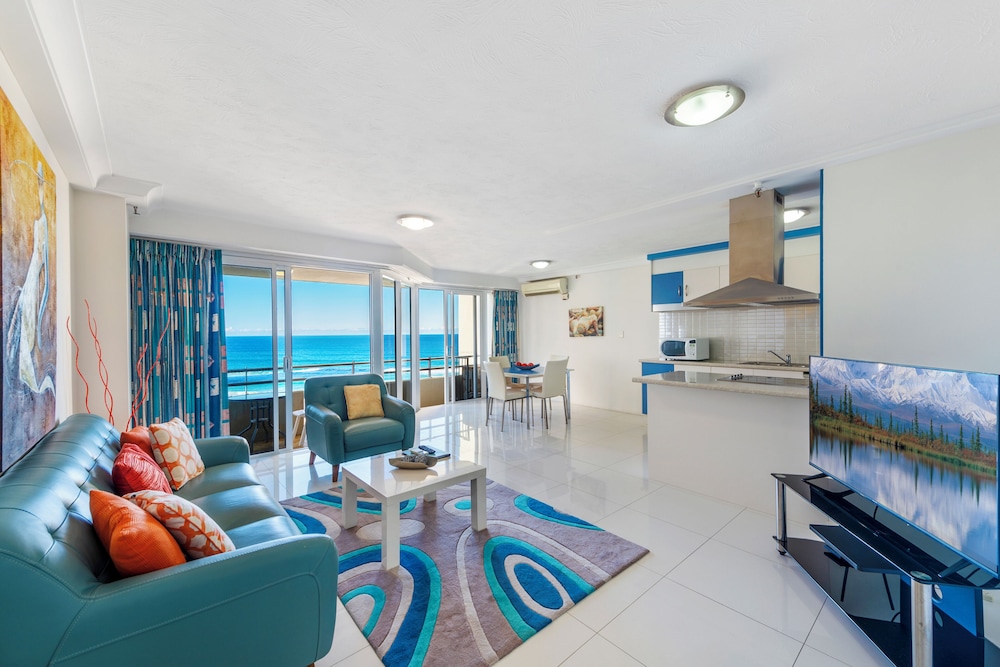 Zenith Ocean Front Apartments 30/50