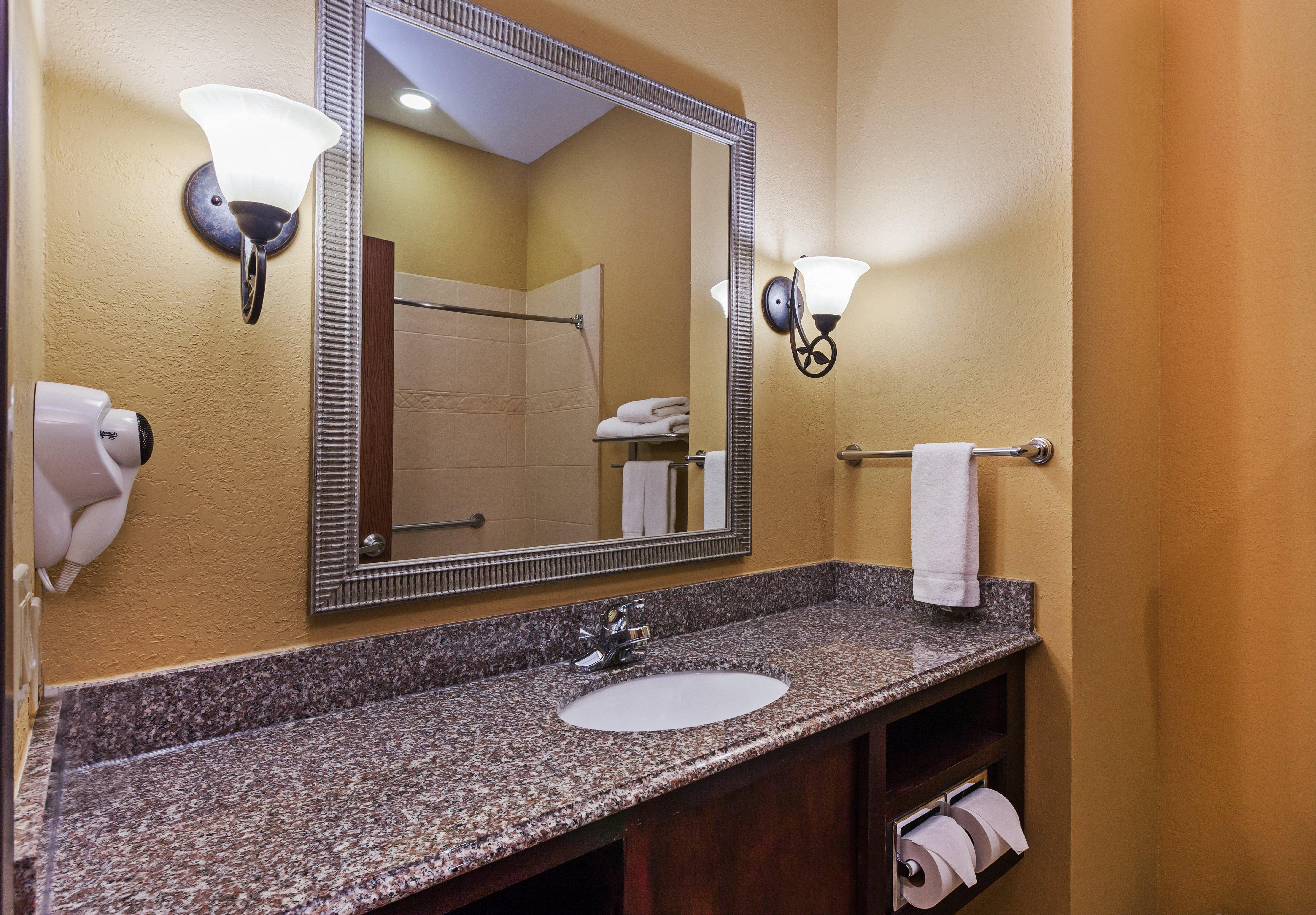 غرفة بسرير كينج، Holiday Inn Express Hotel And Suites Corpus Christi Nw Calallen 2/2