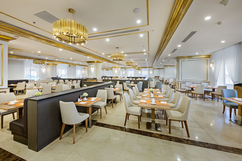 Wyndham Danang Golden Bay 35/50