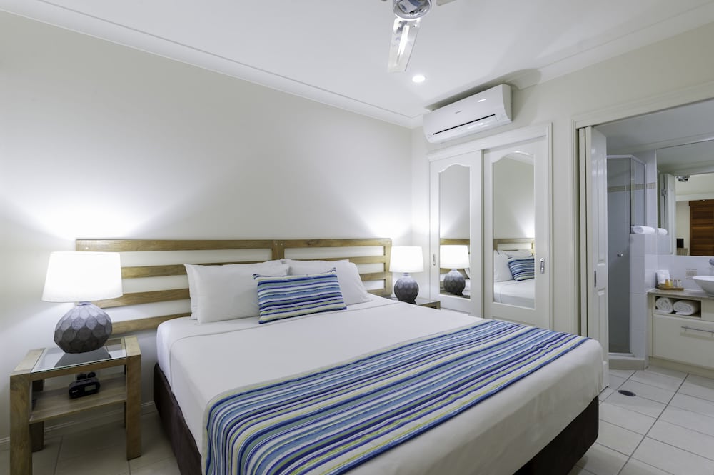 Meridian Port Douglas 20/70