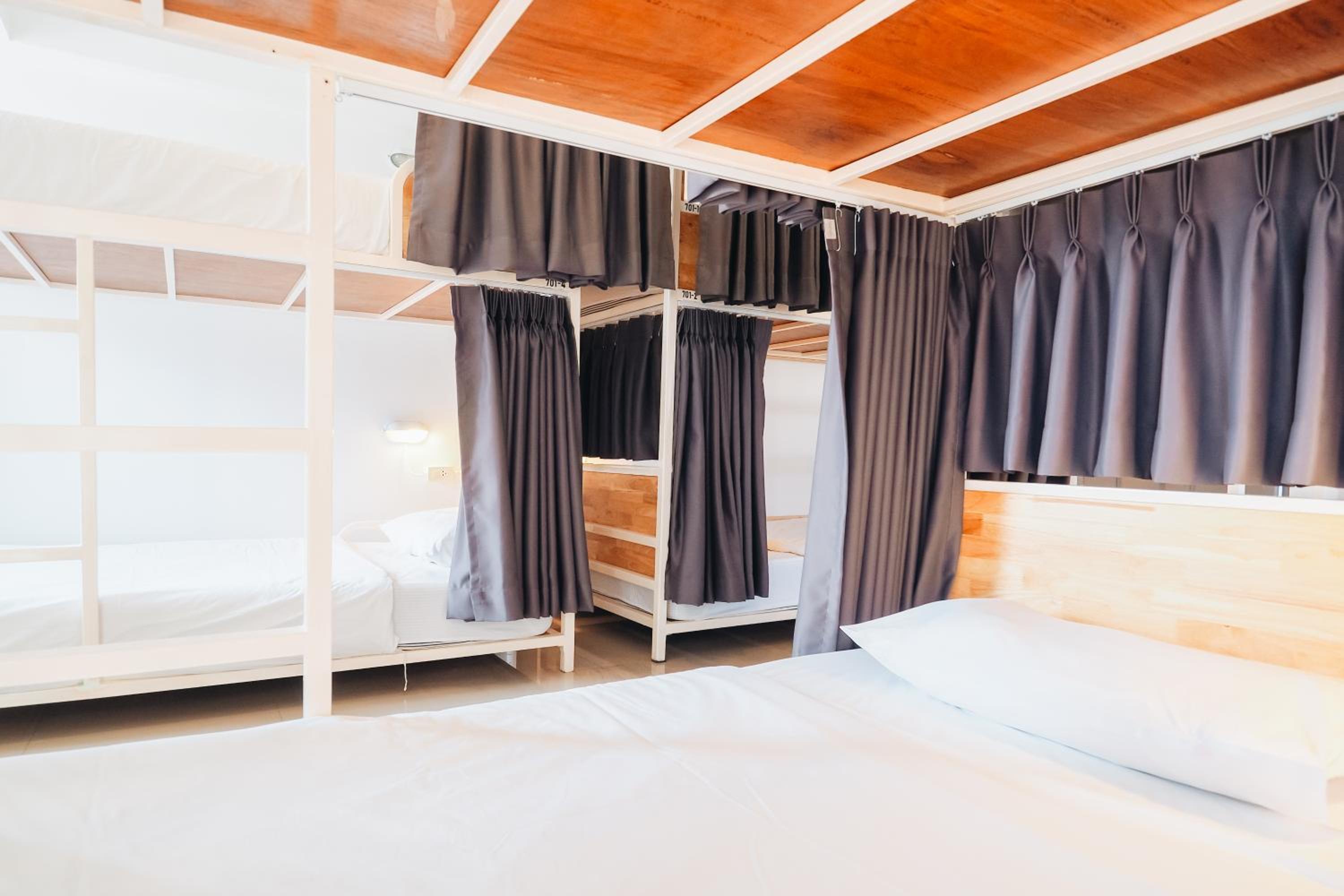 سكن مشترك مختلط، Loyy Hotel 5/10