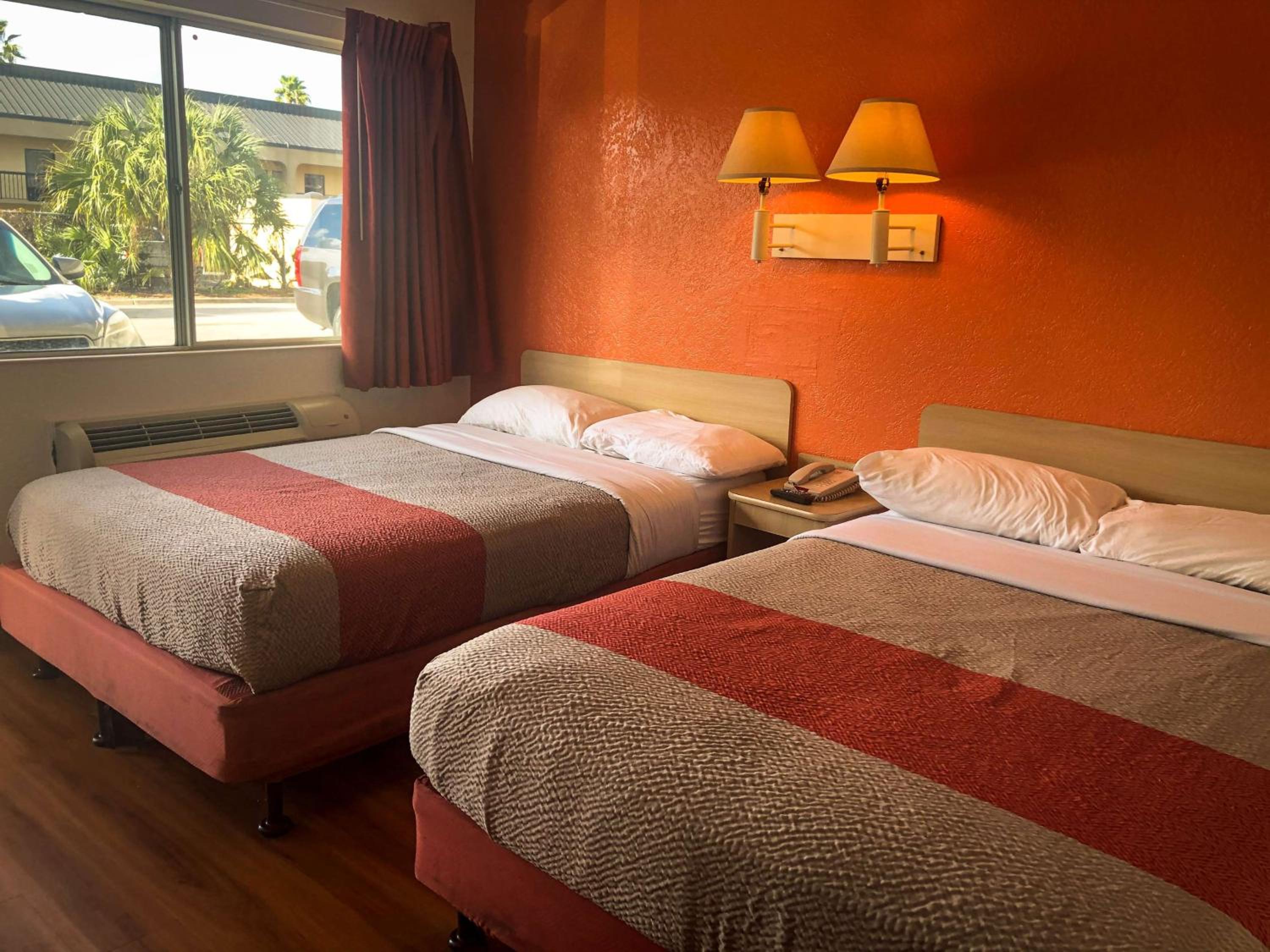 ROOM, QUADRUPLE