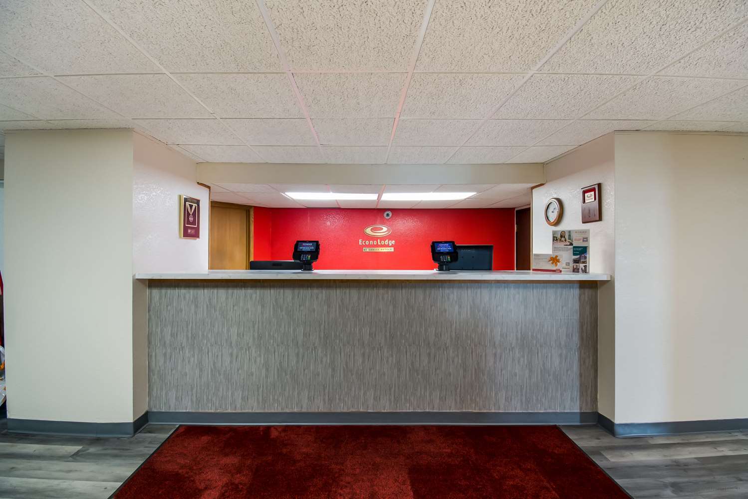 Econo Lodge Near Miller Hill Mall 1/11