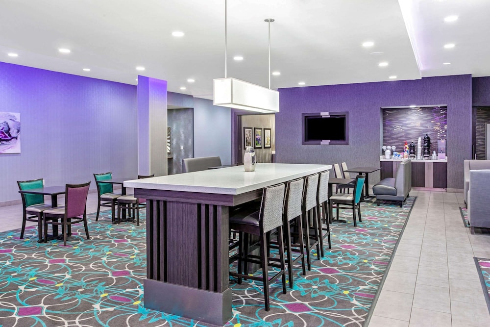 La Quinta Inn & Suites by Wyndham Lubbock South 32/48