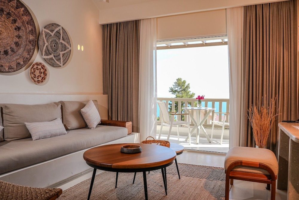 Pilos Suites 25/50