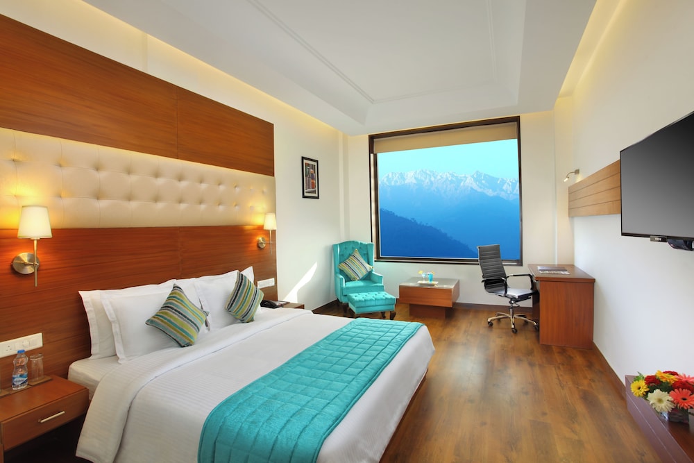 Rs Sarovar Portico 15/59