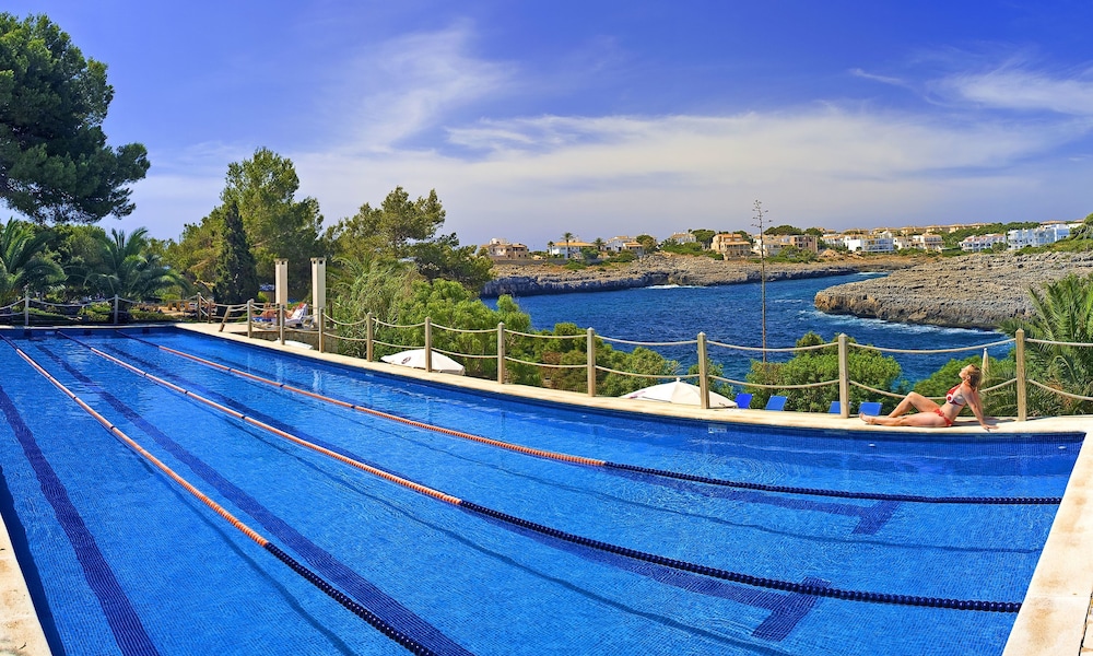JS Cape Colom - Adults Only 28/45