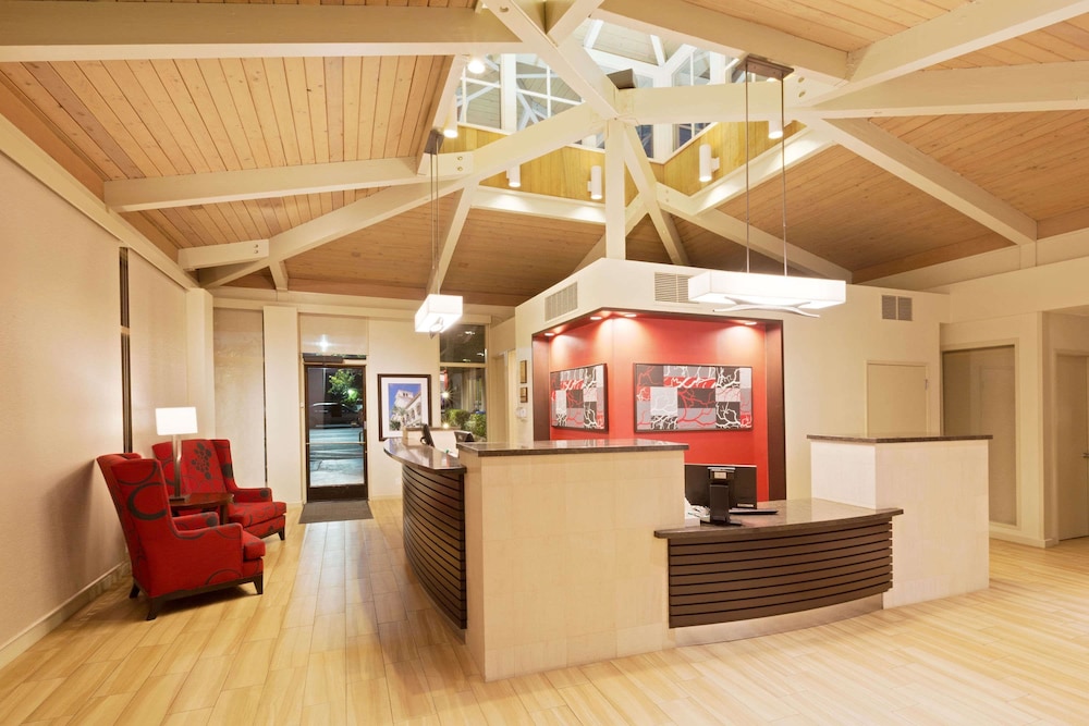 Ramada By Wyndham Santa Barbara 13/42