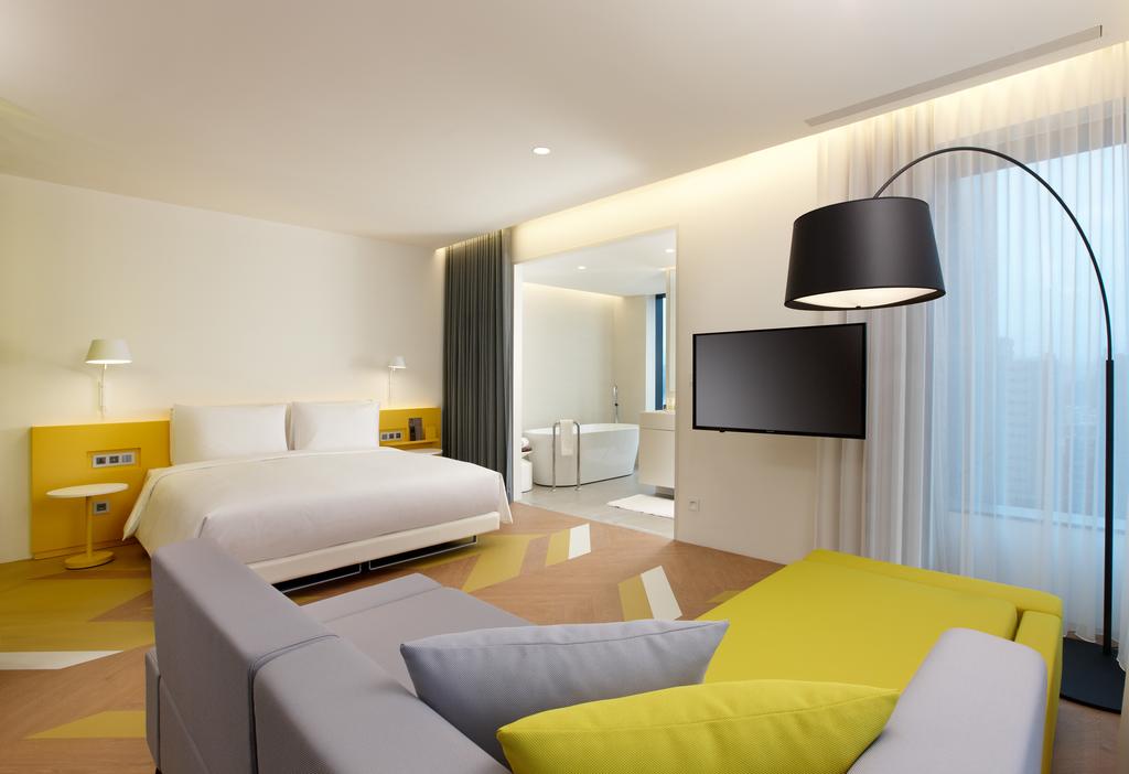 DELUXE, DOUBLE BED