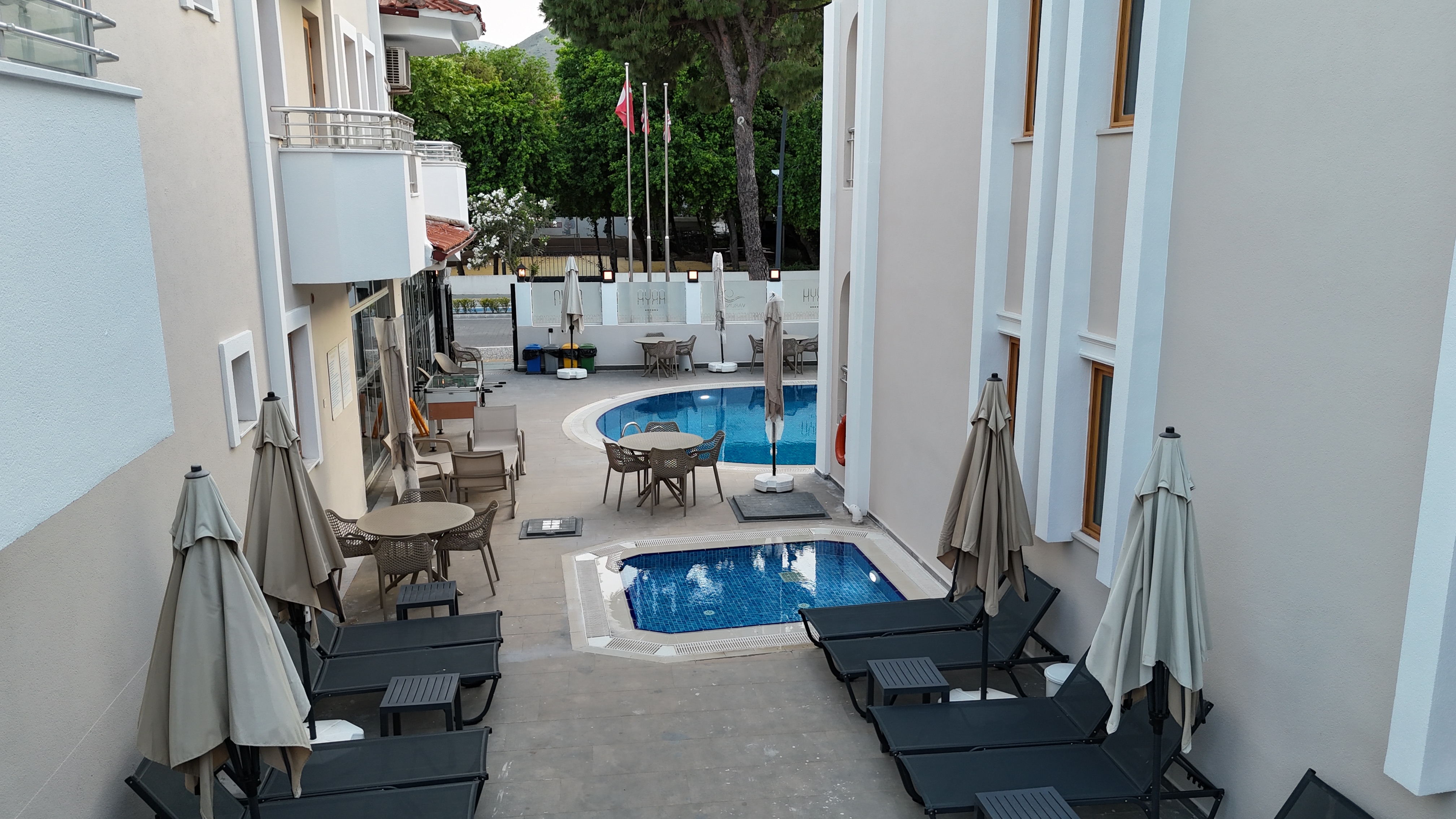 Arya Hotel 41/68