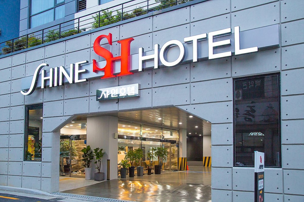 Shine Hotel 1/50