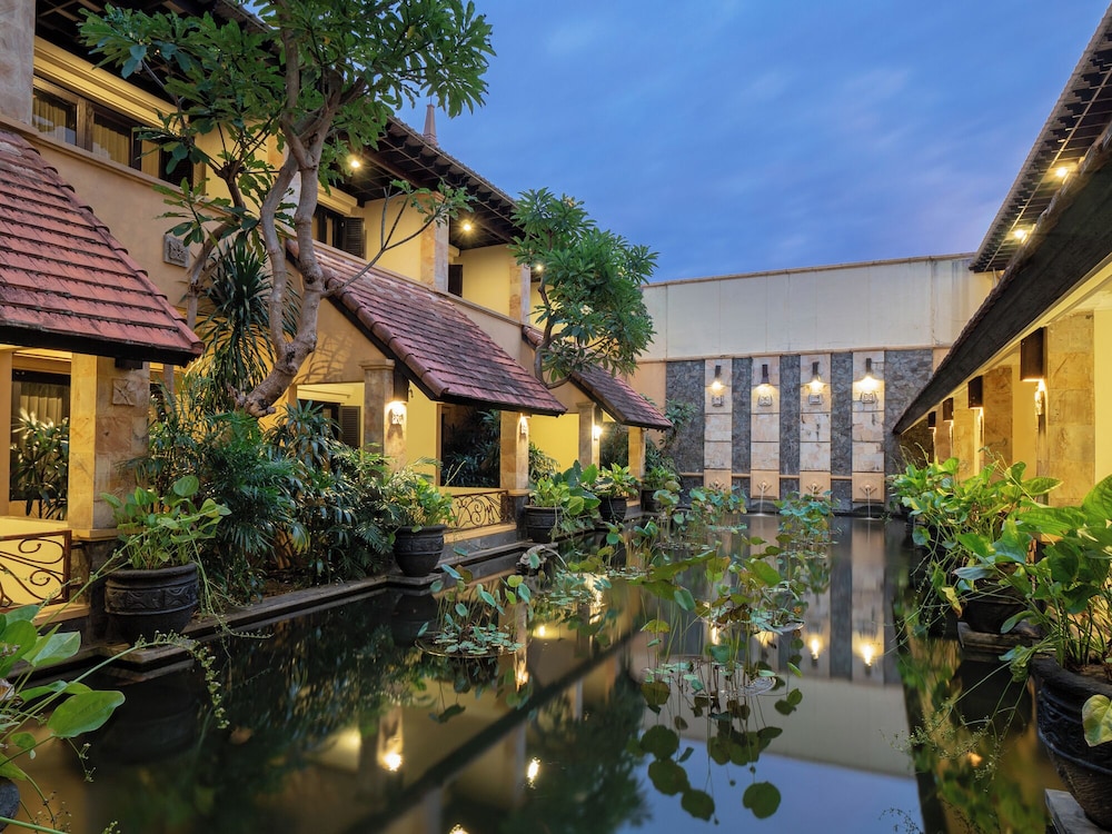 Lotus Garden Hotel 33/43
