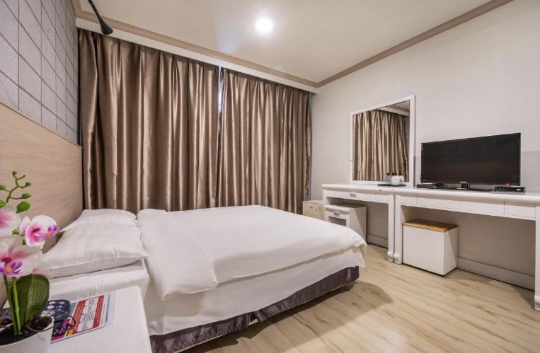 Apple Hotel 18/36
