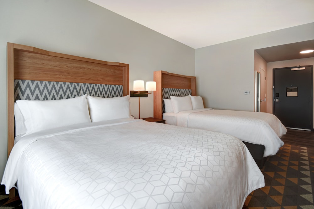 Holiday Inn Erie 16/64
