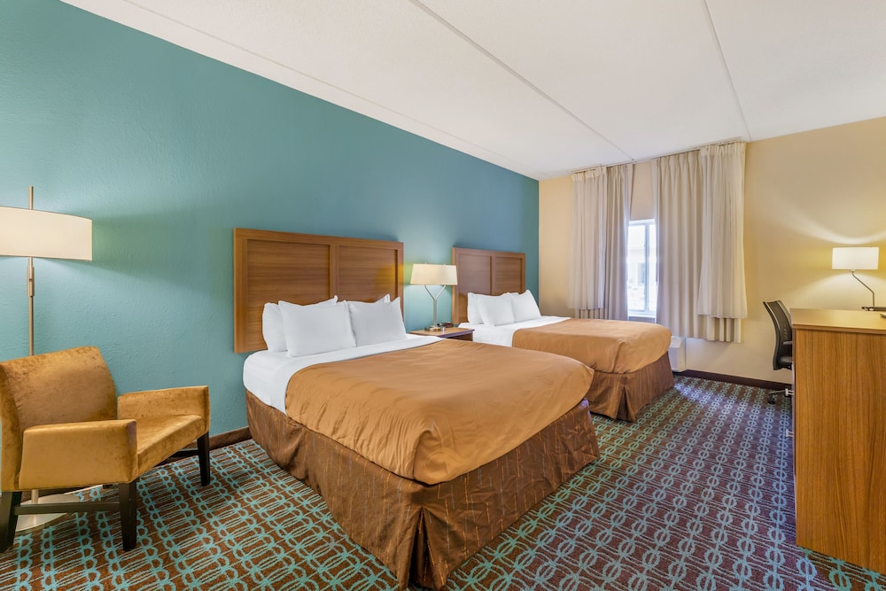 Quality Inn and Suites Sandusky 15/40