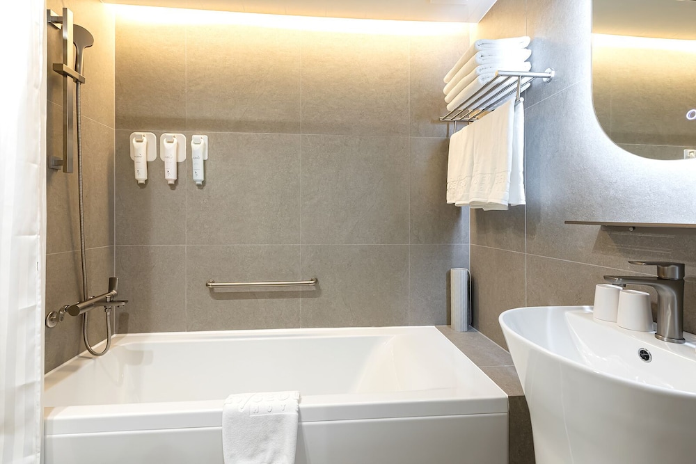 New Seoul Hotel 50/50