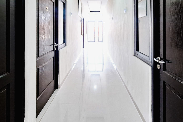 RedDoorz near Malang Creative Center 7/11