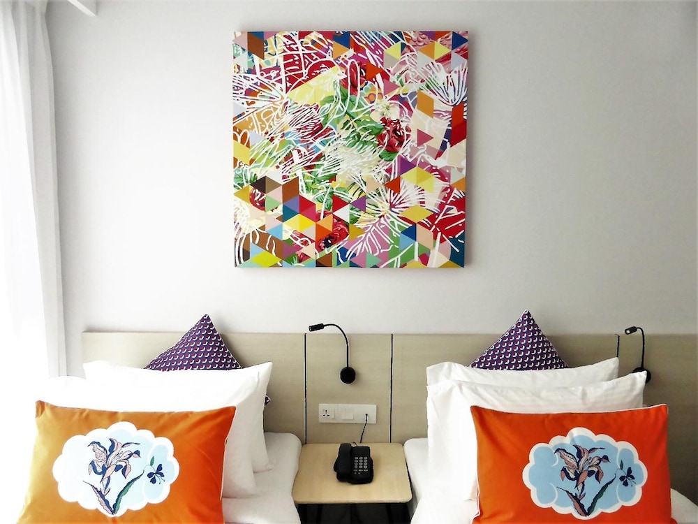 The Canvas Hotel 36/42