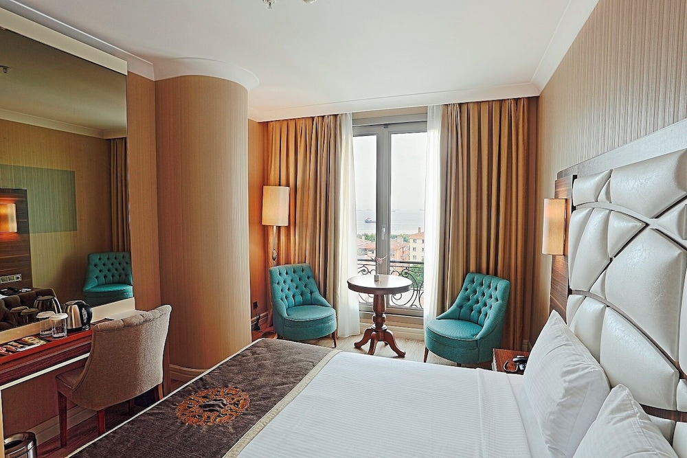The Grand Mira Hotel 18/50