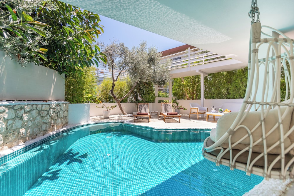 Kalkan Saray Suites Hotel 68/74