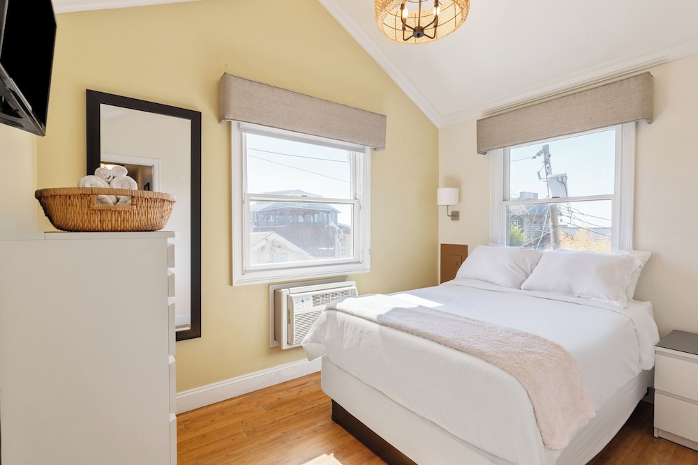 The Palms Hotel Fire Island 12/50