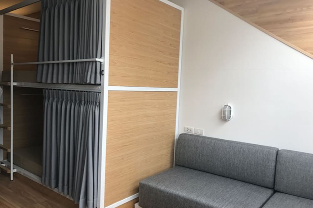 Bed One Block Hostel 53/61