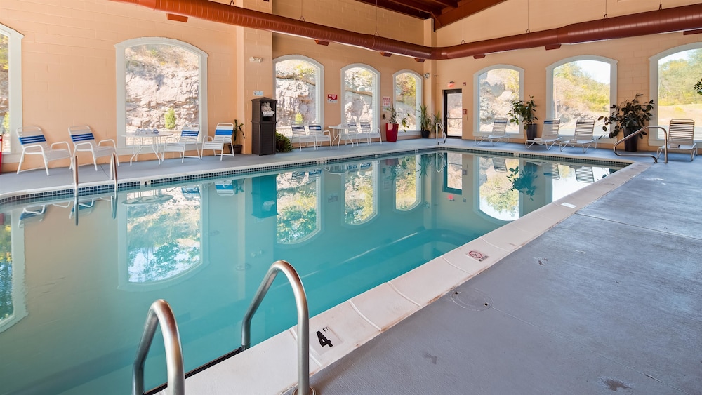 Best Western Plus Poconos Hotel 4/43