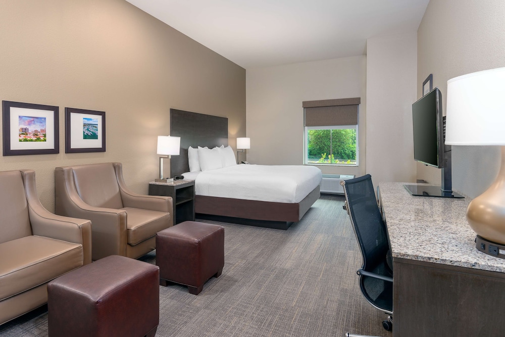 غرفة قياسية بسرير كينج، Coral Pointe Sarasota, an Ascend Collection Hotel 4/7