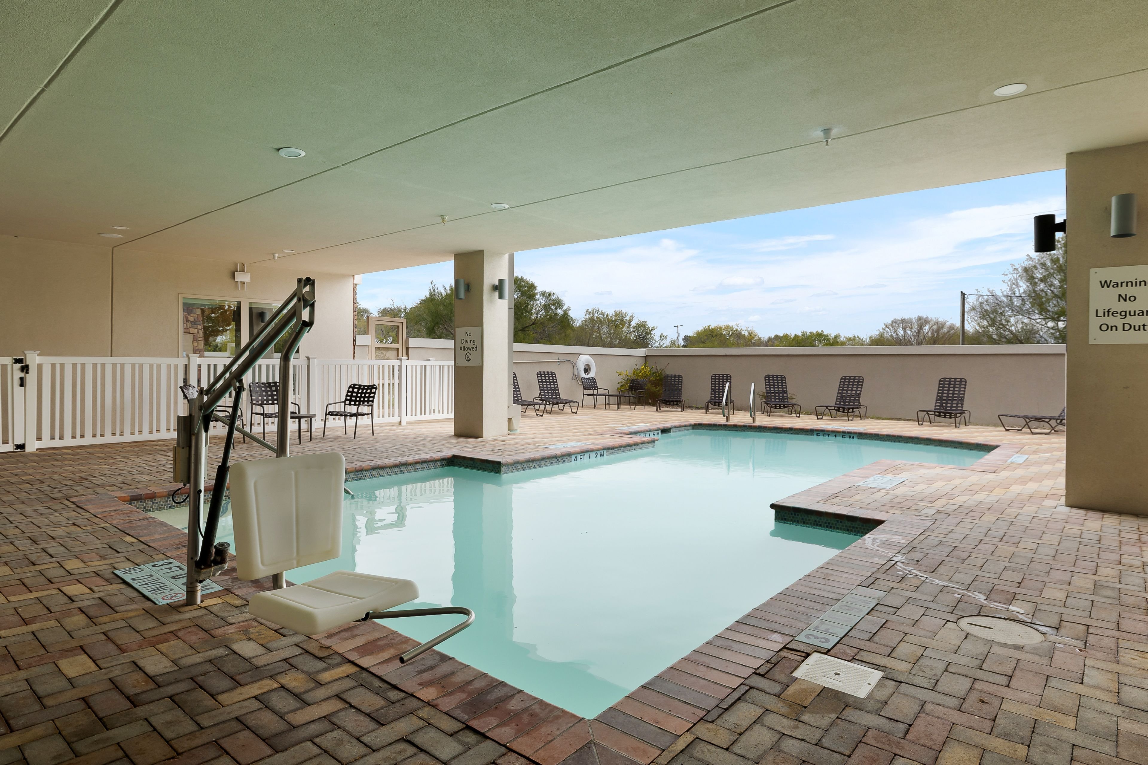 Holiday Inn Express Hotel And Suites George West 15/37