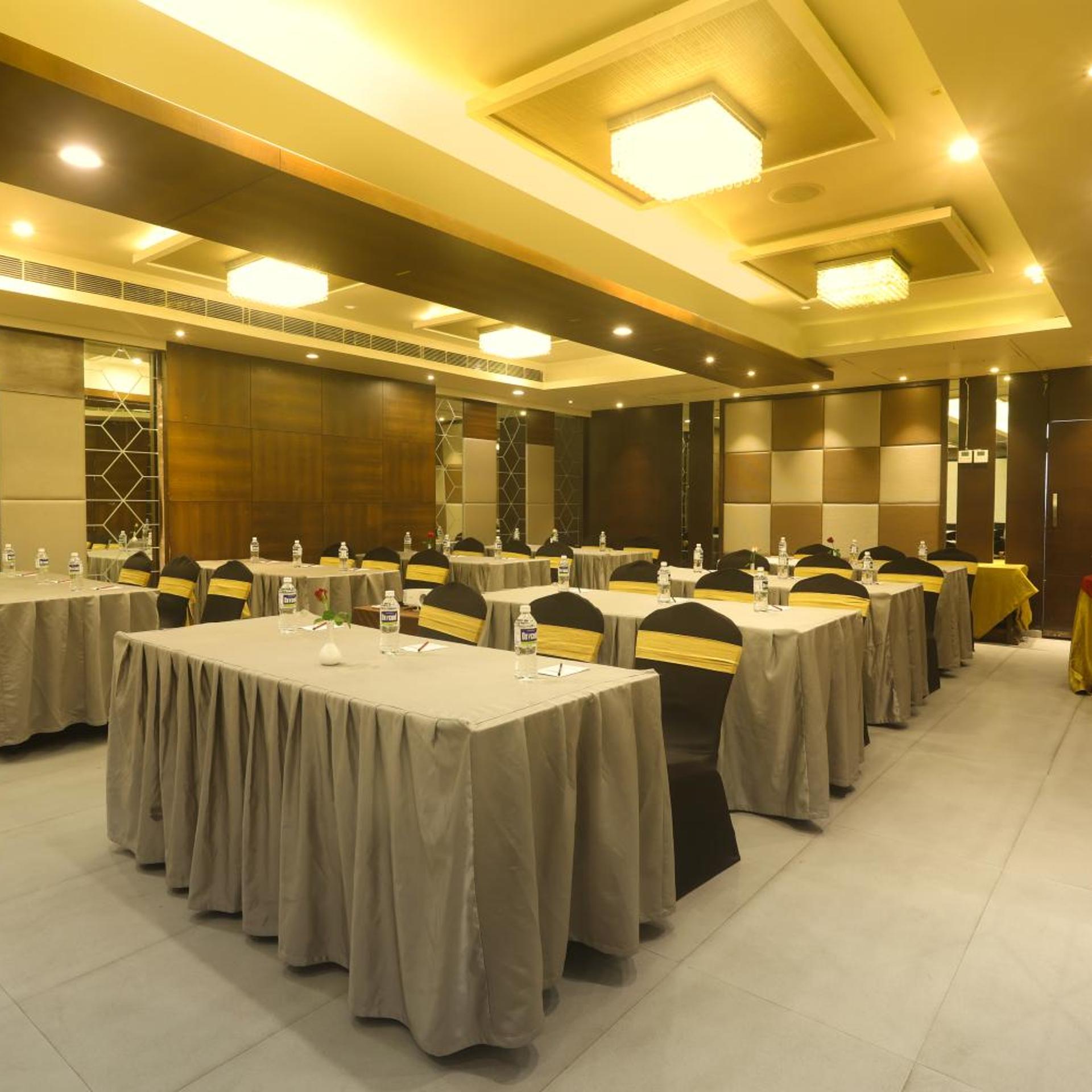 Oyo Premium Deccan Apte Road 27/55