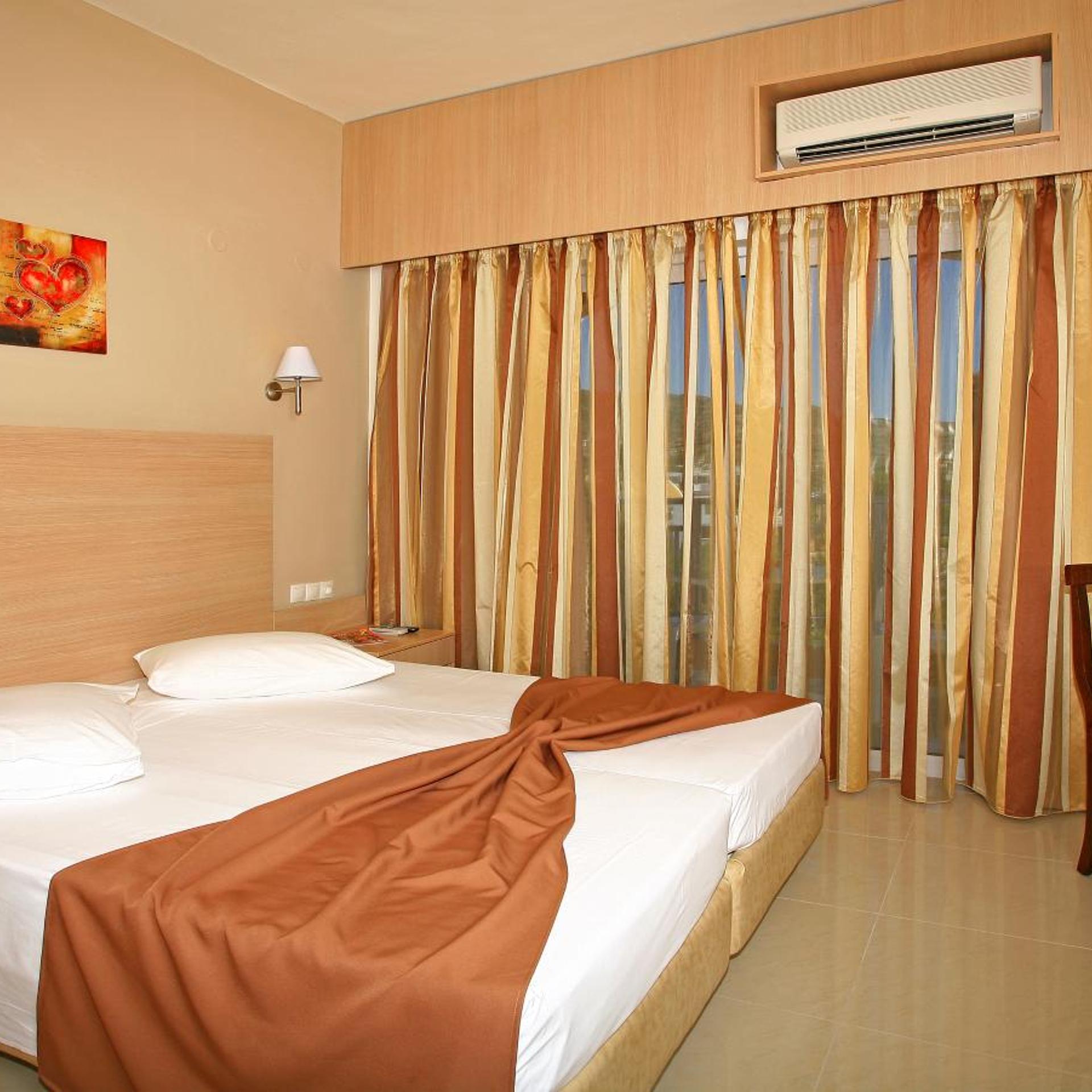 DOUBLE ROOM