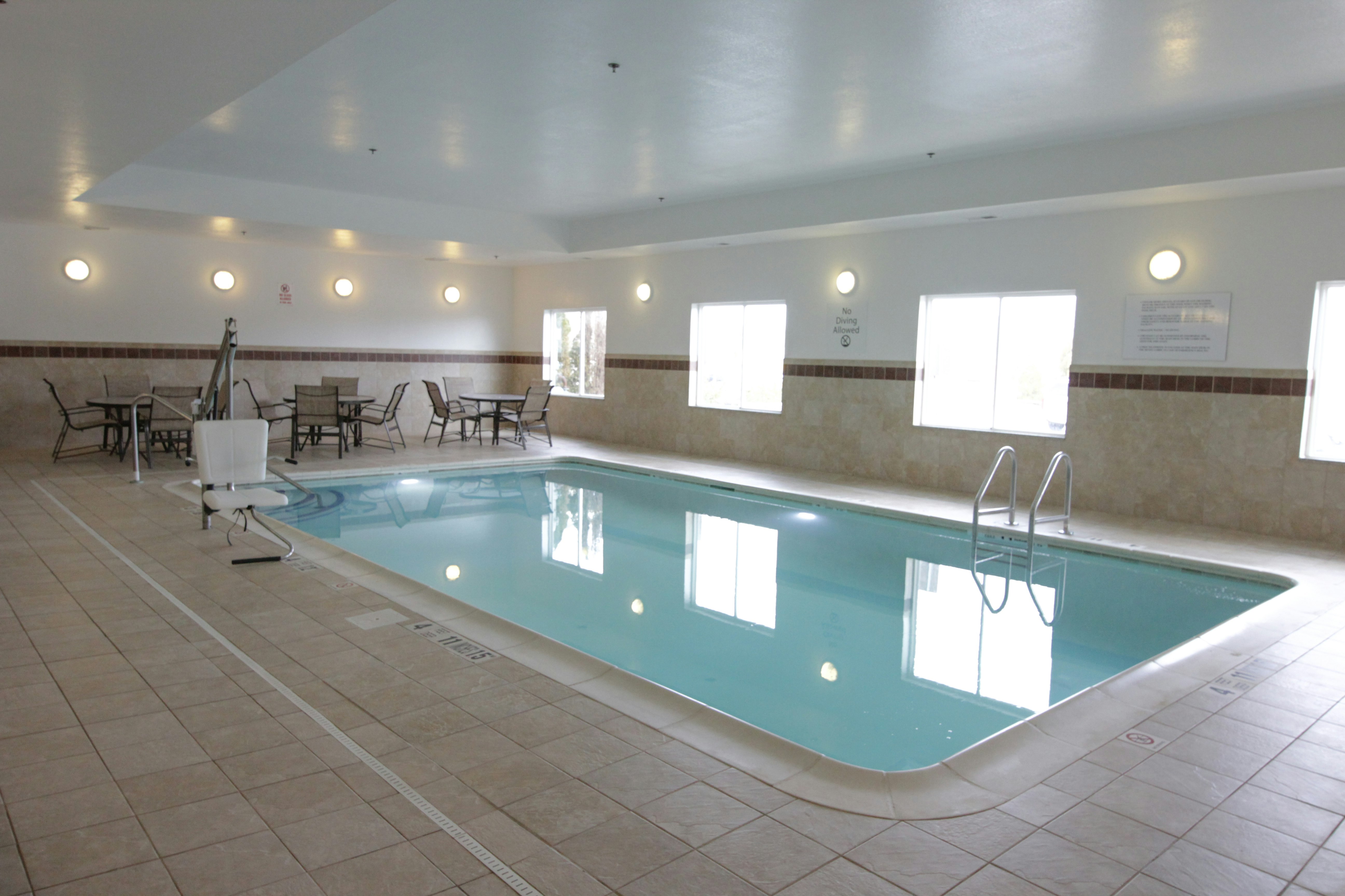 Holiday Inn Express And Suites Montgomery 40/76