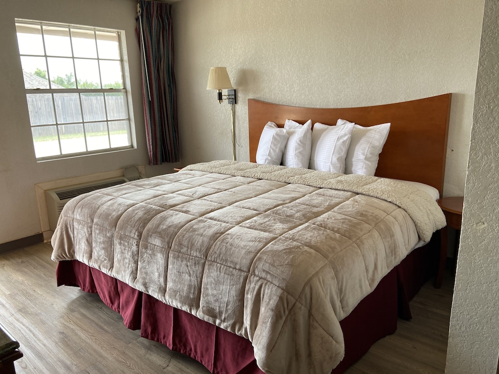 Colonial Inn 13/47