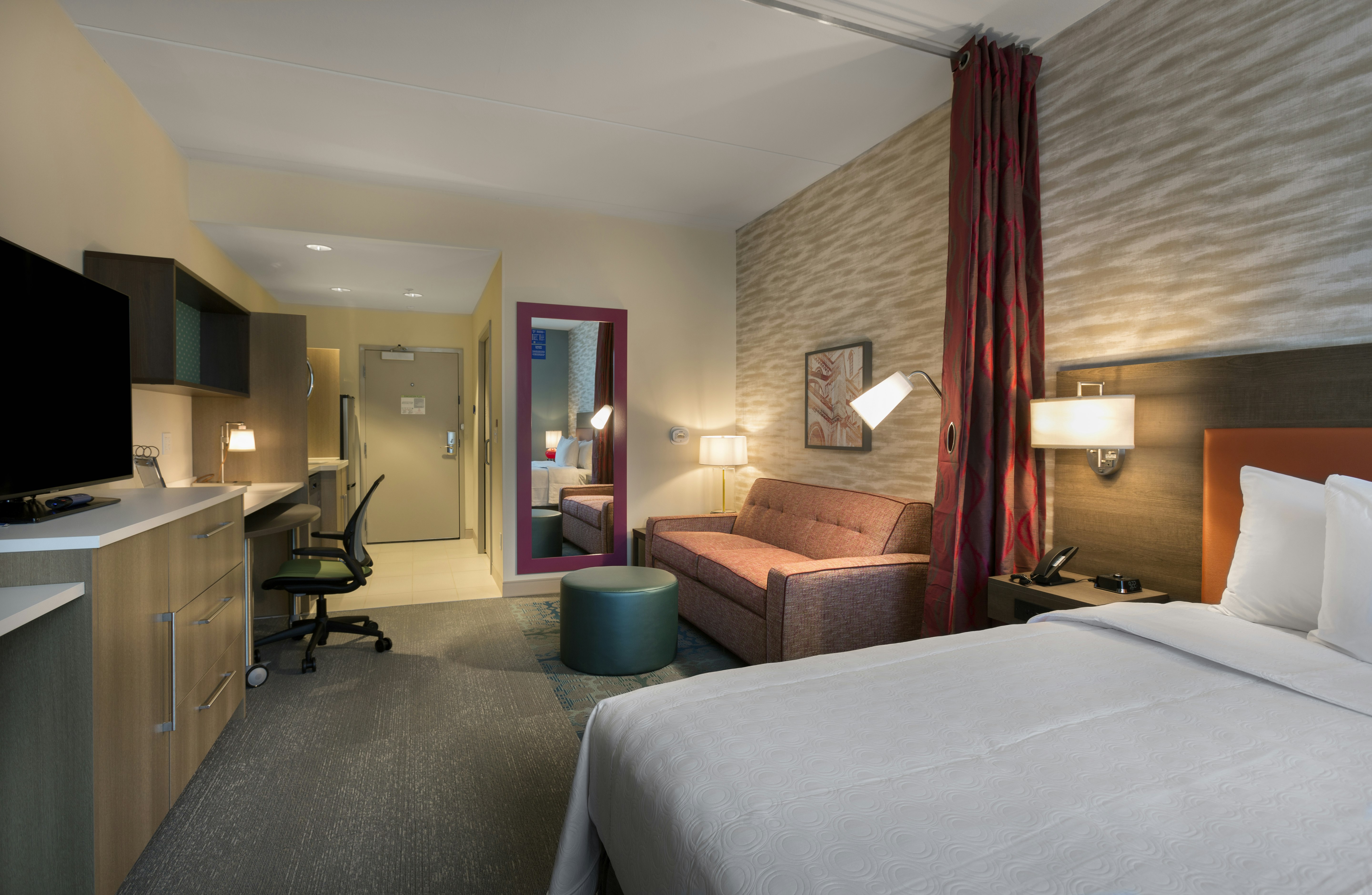 SUITE, KING BED, ACCESSIBLE
