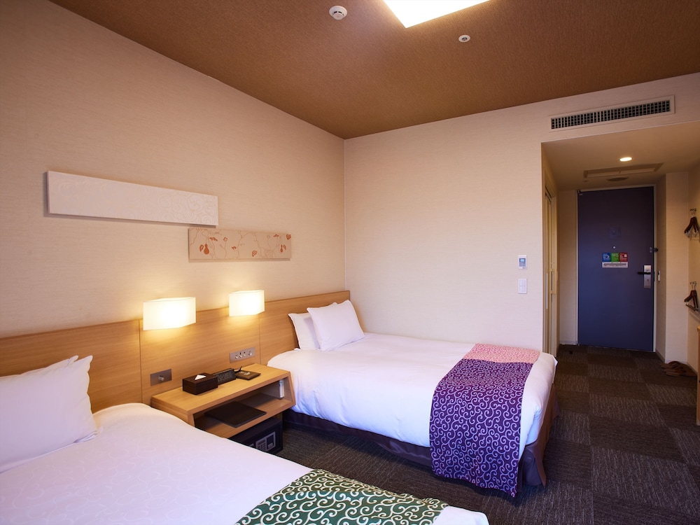 ROOM, ACCESSIBLE