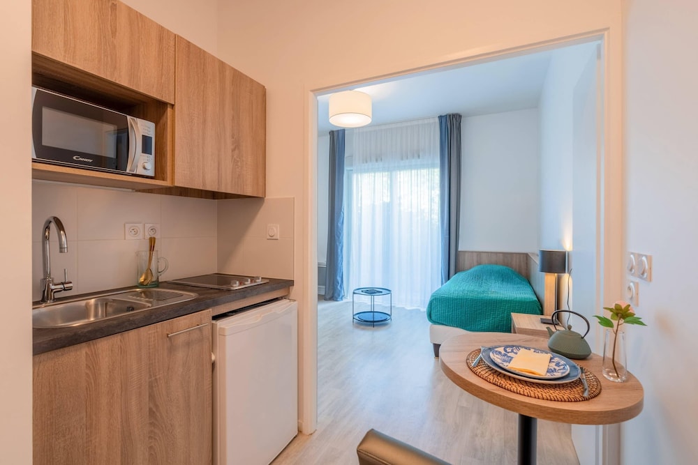 Quality Aparthotel Choisy Orly Airport 33/35