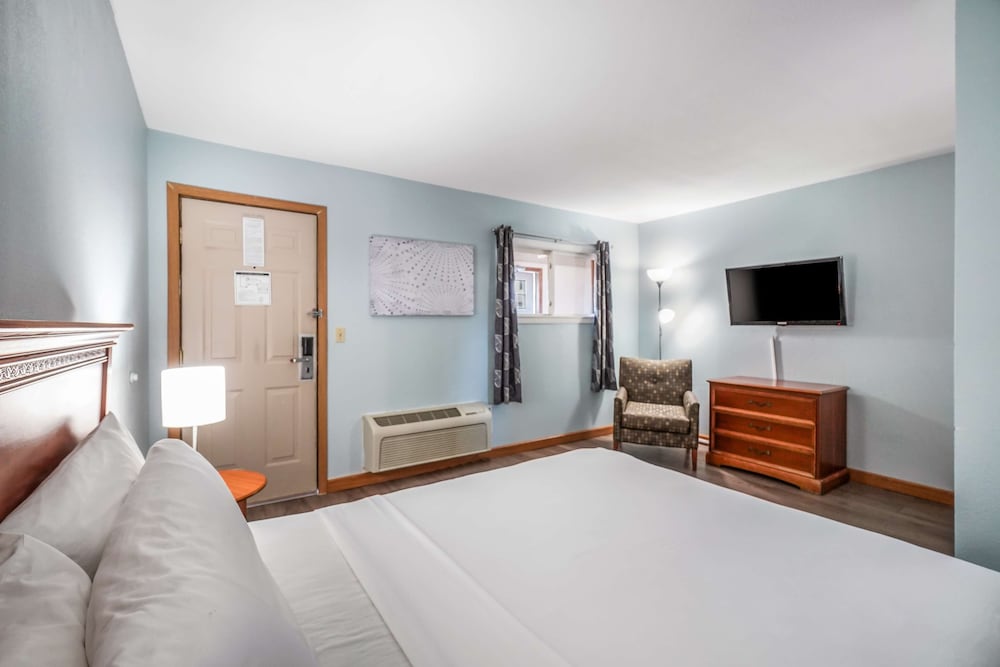 Americas Best Value Inn Marquette 25/46