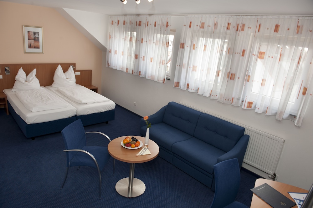 Hotel & Restaurant Goldener Pflug 57/77