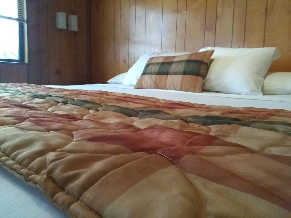 The Orca Inn 28/71